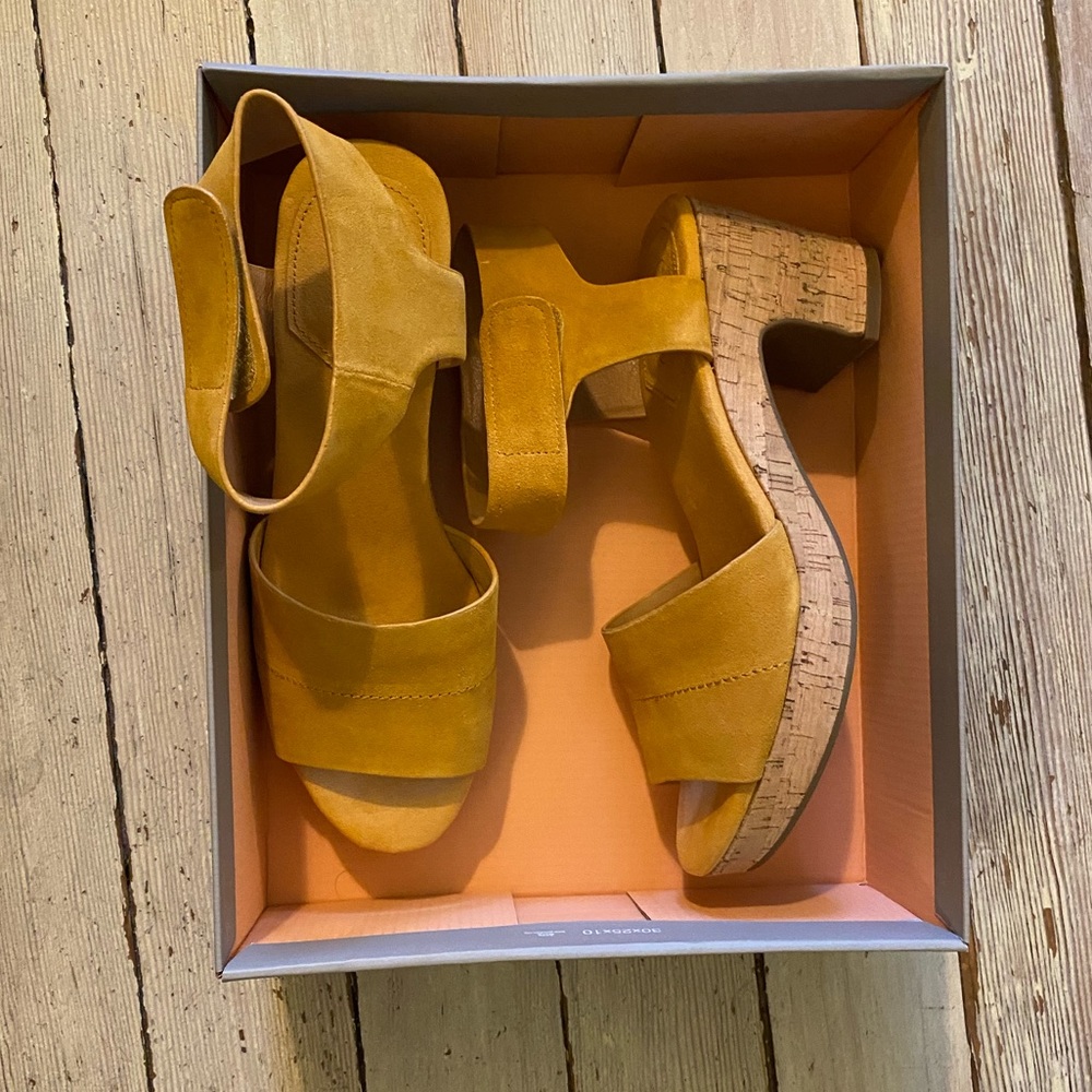 NEW! Crown Vintage sandals size 9